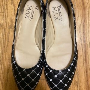 black and white flats
